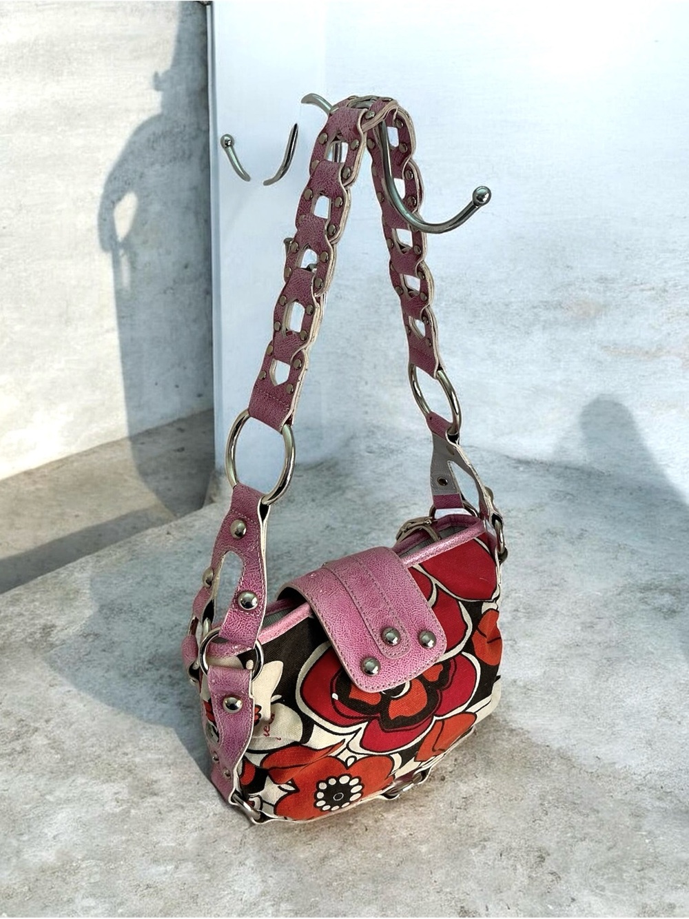 Vintage Y2K Flora CanvaslGUESS Pink Floral-Print Mini Shoulder Bag Silver Harde